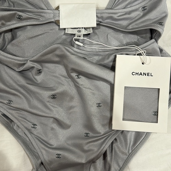 Chanel coco beach 24 swimsuit - Picture 4 of 8